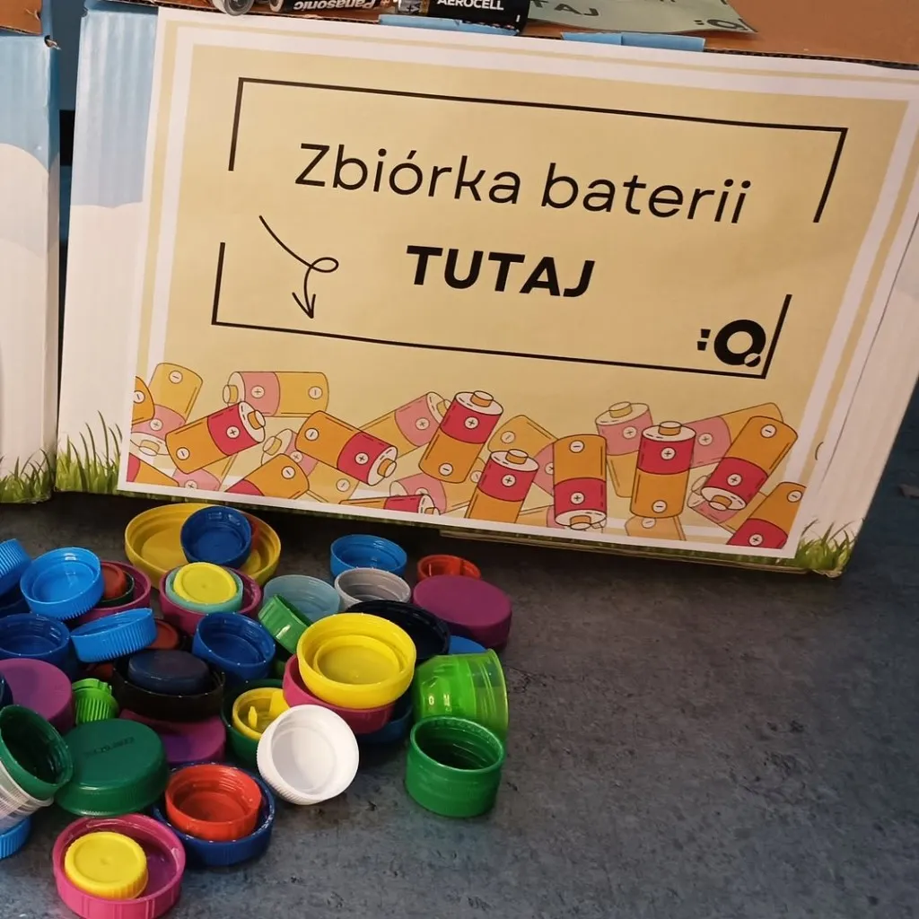 Punkt zbiórki baterii przygotowany na potrzeby akcji